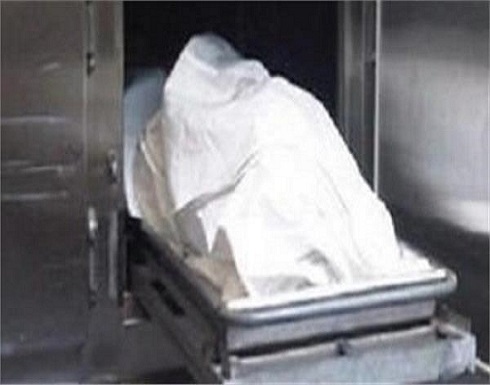 مصر : النيابة تأمر بتشريح جثة طفلة عثر عليها مقتولة بـ14 طعنة بمنزل أسرتها مصر : النيابة تأمر بتشريح جثة طفلة عثر عليها مقتولة بـ14 طعنة بمنزل أسرتها