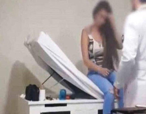 ضبط منتحل صفة طبيب اقدم على افعال خادشة مع مريضة أثناء الكشف في مصر ضبط منتحل صفة طبيب اقدم على افعال خادشة مع مريضة أثناء الكشف في مصر