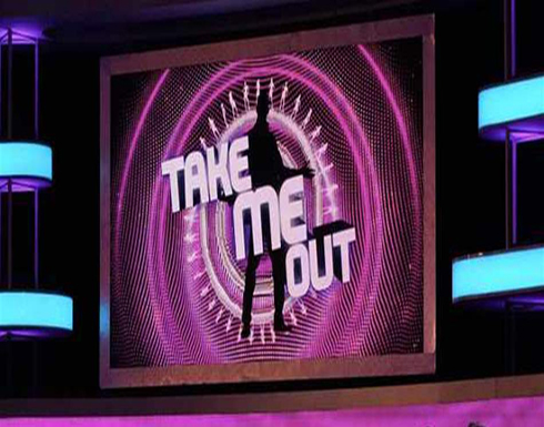 إحدى صبايا برنامج Take Me Out تفقد أعصابها وتضرب أحد المشتركين!