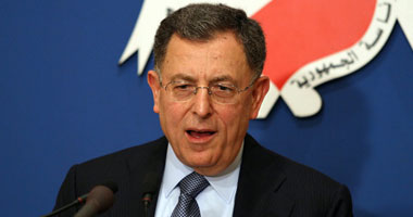 السنيورة ينتقد حزب الله بسبب اجراءاته الامنيه