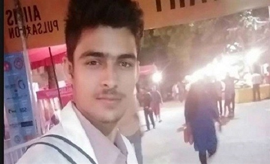 مراهق يتنكر في صفة طبيب بمستشفى جامعي لمدة 5 أشهر مراهق يتنكر في صفة طبيب بمستشفى جامعي لمدة 5 أشهر