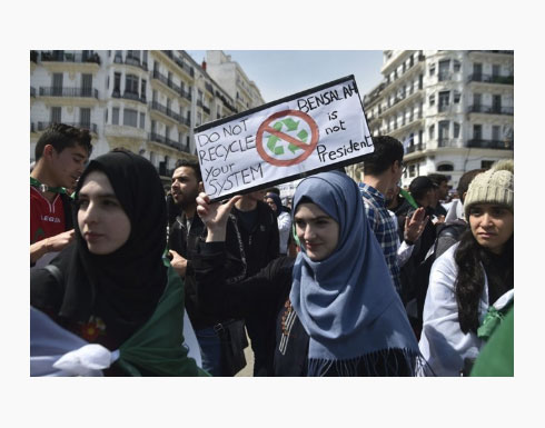 الجزائريون يحتشدون بالعاصمة في جمعة الاحتجاجات الـ 12 الجزائريون يحتشدون بالعاصمة في جمعة الاحتجاجات الـ 12