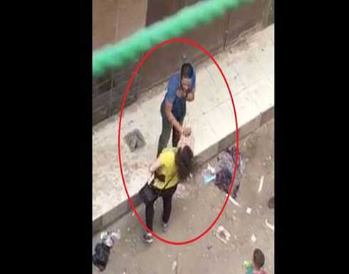 مصر.. شاب يتحرش بفتاة في الشارع أمام المارة والفتاة تلقنه درسا (فيديو) مصر.. شاب يتحرش بفتاة في الشارع أمام المارة والفتاة تلقنه درسا (فيديو)