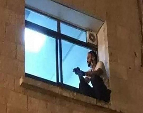 شاب فلسطيني ظل يتابع والدته المصابة بكورونا حتى ماتت .. صور وفيديو شاب فلسطيني ظل يتابع والدته المصابة بكورونا حتى ماتت .. صور وفيديو