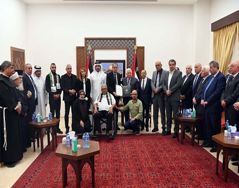 رئيس فلسطين يستقبل عائلة الصحفية شيرين أبو عاقلة ويمنحها نجمة القدس رئيس فلسطين يستقبل عائلة الصحفية شيرين أبو عاقلة ويمنحها نجمة القدس