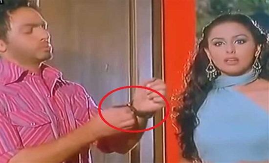 بعد مرور 13 عاما.. خطأ لم ينتبه إليه الكثيرون في فيلم "عمر وسلمى" بعد مرور 13 عاما.. خطأ لم ينتبه إليه الكثيرون في فيلم "عمر وسلمى"