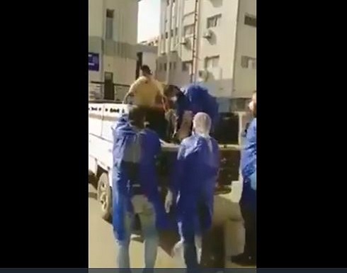 شاهد : كارثة ببورسعيد .. متوفى بكورونا يُنقل بعربة مكشوفة! شاهد : كارثة ببورسعيد .. متوفى بكورونا يُنقل بعربة مكشوفة!