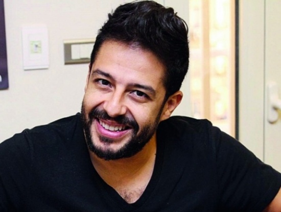 بالفيديو: حماقي يتسلم جائزة "أفضل مطرب في الشرق الأوسط بالفيديو: حماقي يتسلم جائزة "أفضل مطرب في الشرق الأوسط