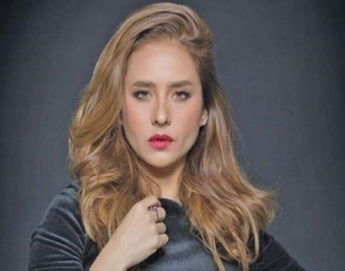 نيللي كريم تعيش قصة حب.. وهذه هوية العريس الجديد نيللي كريم تعيش قصة حب.. وهذه هوية العريس الجديد