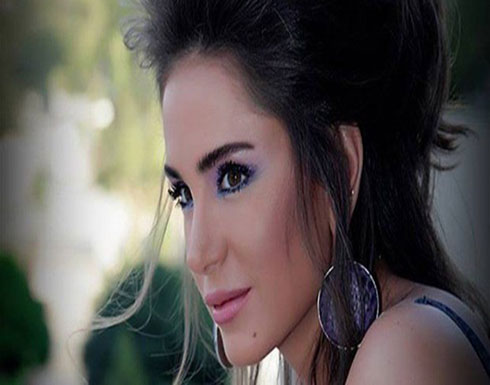 ممثلة سورية بإطلالة فاضحة: ملابس تشبه المايو.. ومتابع: شو انتِ كمان صرتِ تشلحي؟ ممثلة سورية بإطلالة فاضحة: ملابس تشبه المايو.. ومتابع: شو انتِ كمان صرتِ تشلحي؟