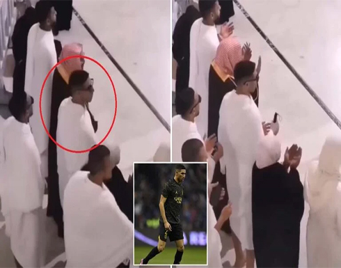 بالفيديو: أشرف حكيمي يؤدي مناسك العمرة رفقة والدته وأخيه بالفيديو: أشرف حكيمي يؤدي مناسك العمرة رفقة والدته وأخيه