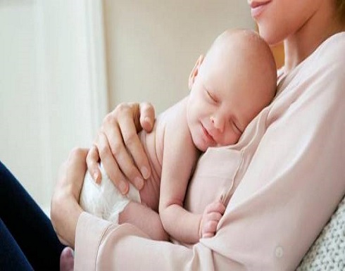 الأطعمة الصلبة تساعد الرضع على نوم أفضل الأطعمة الصلبة تساعد الرضع على نوم أفضل
