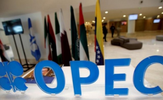 النفط يرتفع 13 % بعد اتفاق أوبك "التاريخي" النفط يرتفع 13 % بعد اتفاق أوبك "التاريخي"