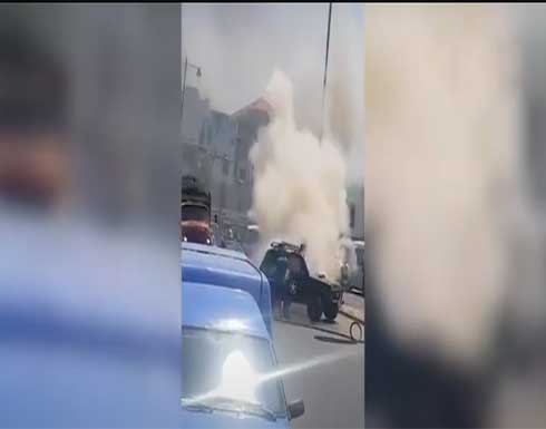 لبناني يحرق سيارته في صيدا بسبب أزمة شح الوقود .. بالفيديو لبناني يحرق سيارته في صيدا بسبب أزمة شح الوقود .. بالفيديو