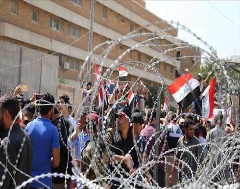 شاهد : عراقيون يتظاهرون في النجف للمطالبة باستقالة المحافظ شاهد : عراقيون يتظاهرون في النجف للمطالبة باستقالة المحافظ