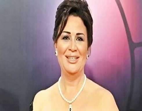 الهام شاهين تفاجىء متابعيها بظهورها بالحجاب .. شاهد