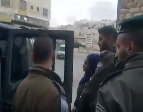 بالفيديو : اعتقال فتاة فلسطنية بحوزتها سكين عند الحرم الإبراهيمي في الخليل