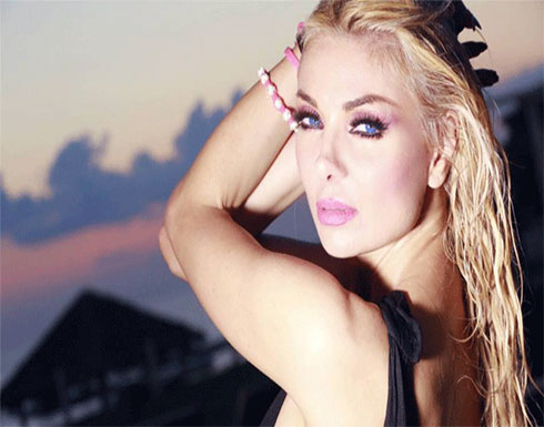 ميريام كلينك تتغزل بـنفسها بـ ملابس مكشوفة ( صور ) ميريام كلينك تتغزل بـنفسها بـ ملابس مكشوفة ( صور )