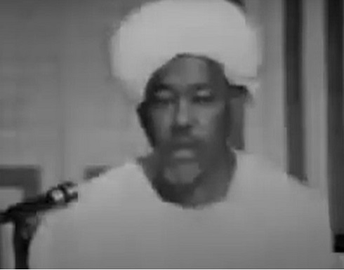 عوض عمر الإمام.. سيرة أول قارئ للقرآن بالإذاعة السودانية عوض عمر الإمام.. سيرة أول قارئ للقرآن بالإذاعة السودانية