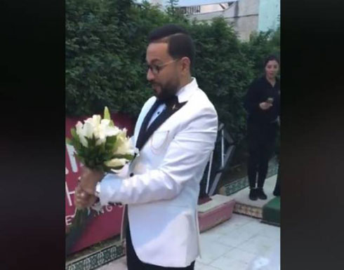 رد فعل غير متوقع لشاب مصري لحظة خروج عروسه من «الكوافير» (فيديو) رد فعل غير متوقع لشاب مصري لحظة خروج عروسه من «الكوافير» (فيديو)