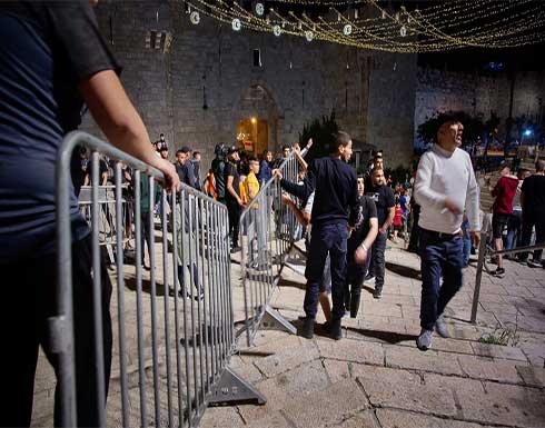 قوات الاحتلال الإسرائيلي تعتدي على فلسطينيين في باب العامود .. بالفيديو قوات الاحتلال الإسرائيلي تعتدي على فلسطينيين في باب العامود .. بالفيديو