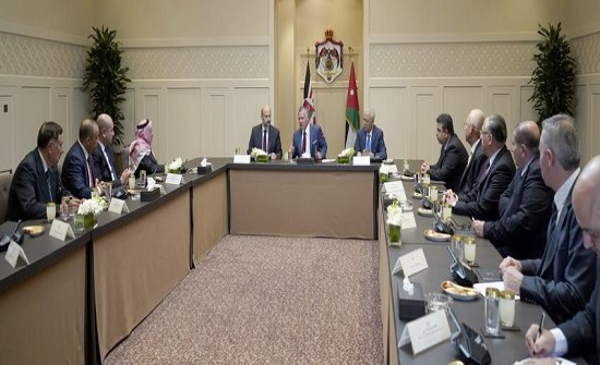 الملك يتسلم التقرير النهائي في حادثة البحر الميت الملك يتسلم التقرير النهائي في حادثة البحر الميت