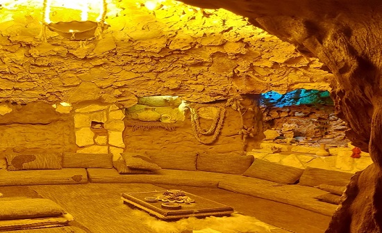 صور وفيديو :أردني يفتح بوابة للعودة بالزمن في منزله ويبني كهفا للهرب من ضغوط الحياة صور وفيديو :أردني يفتح بوابة للعودة بالزمن في منزله ويبني كهفا للهرب من ضغوط الحياة