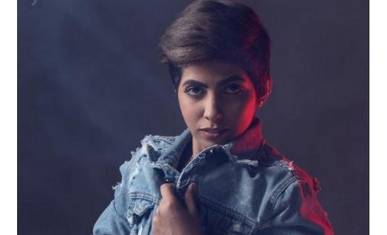 شاهد : نجمة سوشيال ميديا عربية تتزوج من إمرأة شاهد : نجمة سوشيال ميديا عربية تتزوج من إمرأة