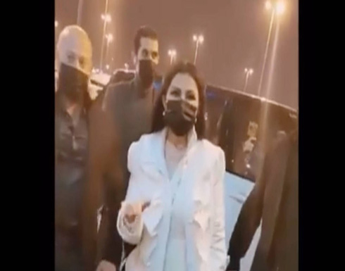 شاهد.. حليمة بولند مستأنسة بين حراسها! شاهد.. حليمة بولند مستأنسة بين حراسها!