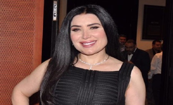 بـ الأوف شولدر.. عبير صبرى تستعرض جمالها على حمام السباحة بـ الأوف شولدر.. عبير صبرى تستعرض جمالها على حمام السباحة