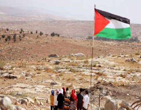 ودّعها فلسطينيون بالرايات وصور "الشهداء".. إسرائيل تطرد ناشطة إيطالية ودّعها فلسطينيون بالرايات وصور "الشهداء".. إسرائيل تطرد ناشطة إيطالية