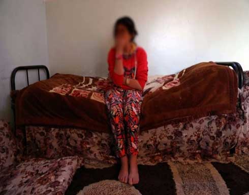 مداهمة زوجة عشرينية وعشيقها يسفر عن اعتراف بالخيانة في المغرب مداهمة زوجة عشرينية وعشيقها يسفر عن اعتراف بالخيانة في المغرب