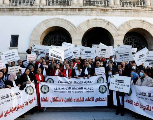 مطالبة الرئيس التونسي بالاعتذار بعد “تبرئة” قاضية عزلها بتهمة “الزنا” مطالبة الرئيس التونسي بالاعتذار بعد “تبرئة” قاضية عزلها بتهمة “الزنا”