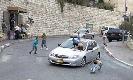 مستوطن اسرائيلي يدهس فلسطينياً شرقي القدس مستوطن اسرائيلي يدهس فلسطينياً شرقي القدس
