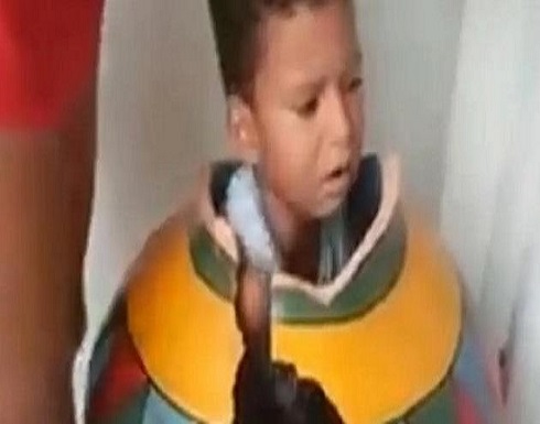 تحرير طفل احتُجز في مزهرية - فيديو تحرير طفل احتُجز في مزهرية - فيديو
