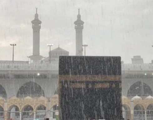 هطول أمطار غزيرة على المسجد الحرام .. بالفيديو هطول أمطار غزيرة على المسجد الحرام .. بالفيديو