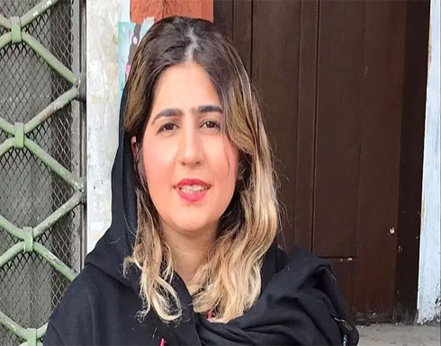 بعد رفضها طلب العفو من خامنئي.. إيرانية إلى السجن بعد رفضها طلب العفو من خامنئي.. إيرانية إلى السجن