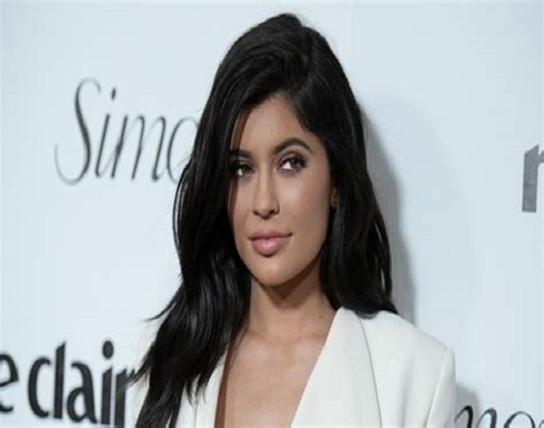 كايلي جينير تخطف الأضواء بثوب يغطي رأس أسد صدره كايلي جينير تخطف الأضواء بثوب يغطي رأس أسد صدره