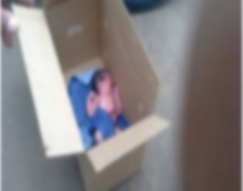 صادم. . طبيب يلقي رضيعه بالقمامة بعد علاقة محرمة صادم. . طبيب يلقي رضيعه بالقمامة بعد علاقة محرمة
