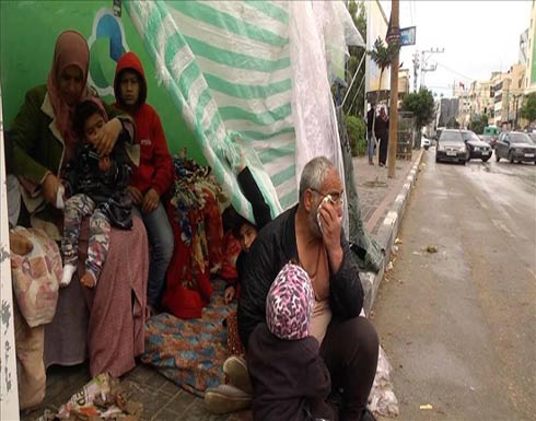 في غزة.. "الفقر" يُلقي بعائلات فلسطينية إلى الشارع في غزة.. "الفقر" يُلقي بعائلات فلسطينية إلى الشارع