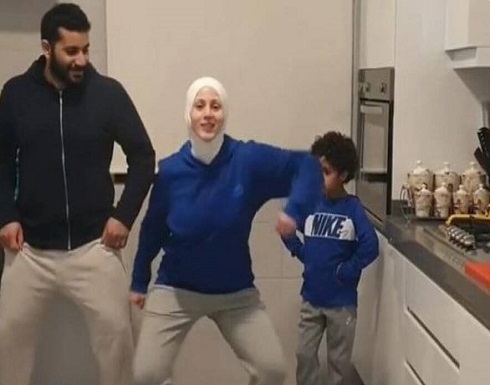 شاهد.. لبنانية تعطي دروس رقص"أون لاين" لتغلب على الحجر المنزلي ! شاهد.. لبنانية تعطي دروس رقص"أون لاين" لتغلب على الحجر المنزلي !
