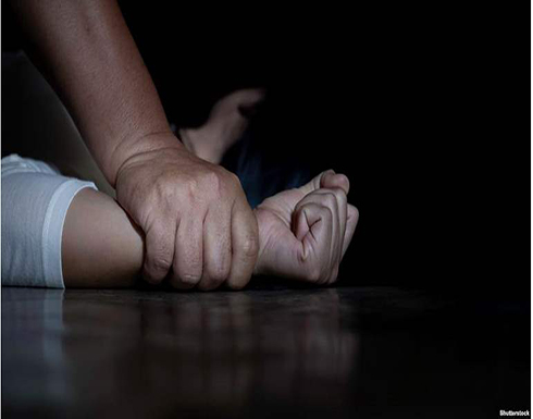 لن يخطر على البال ... عربية تقدم صديقتها لثلاثة شباب والنهاية مؤلمة لن يخطر على البال ... عربية تقدم صديقتها لثلاثة شباب والنهاية مؤلمة