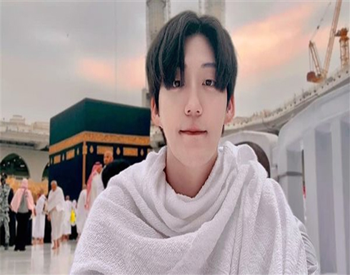 يوتيوبر كوري شهير يتوجه إلى الكعبة لأداء مناسك العمرة .. شاهد