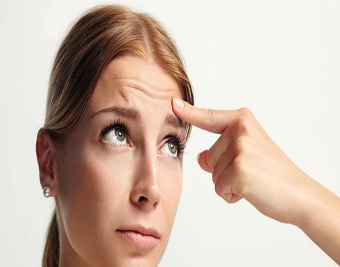 علاج تجاعيد الجبهة باستخدام خلطة الخيار علاج تجاعيد الجبهة باستخدام خلطة الخيار