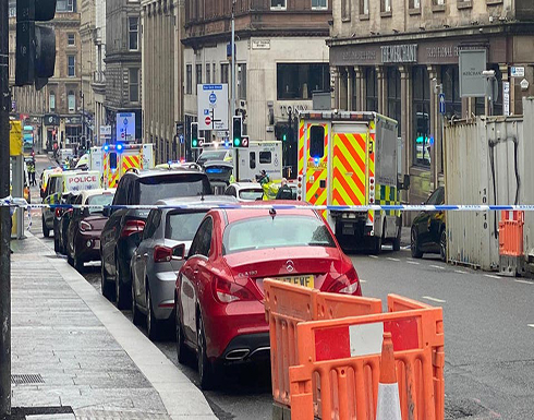 بالفيديو : حادث خطير في أكبر مدن اسكتلندا.. مهاجم يطعن شرطيا ومارة بالفيديو : حادث خطير في أكبر مدن اسكتلندا.. مهاجم يطعن شرطيا ومارة