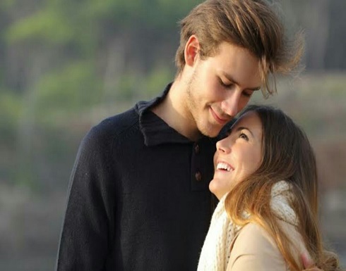 أسرار إنجذاب الرجل إلى المرأة القصيرة أسرار إنجذاب الرجل إلى المرأة القصيرة