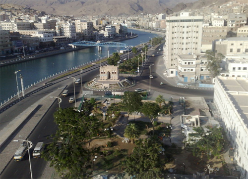 اليمن .. مواجهات عنيفة في مدينة المكلا واقتحام لمبنى عسكري