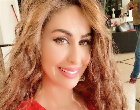 شاهد : مي سليم تخطف الأنظار بـ إطلالة جريئة شاهد : مي سليم تخطف الأنظار بـ إطلالة جريئة