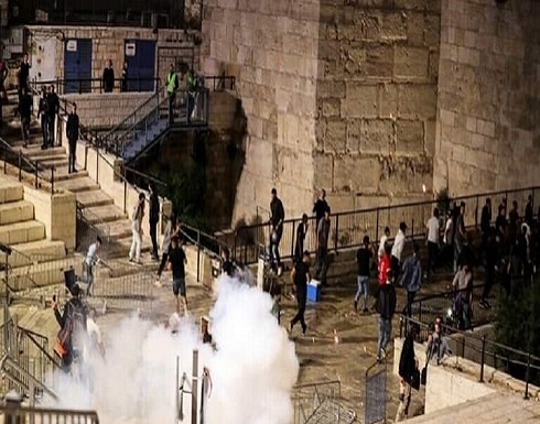 اعتقال و اصابة عشرات الفلسطينيين بعد اشتباكات في القدس .. بالفيديو اعتقال و اصابة عشرات الفلسطينيين بعد اشتباكات في القدس .. بالفيديو