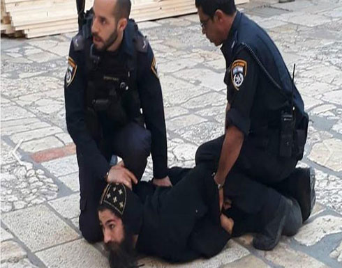 إعتداء الشرطة الاسرائيلية على الرهبان الأقباط بالقدس إعتداء الشرطة الاسرائيلية على الرهبان الأقباط بالقدس